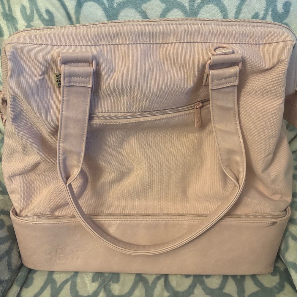 SOLD
BÉIS mini weekender in atlas pink- missing shoulder strap!